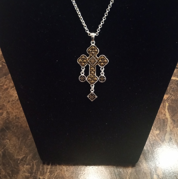 Vintage 70's Florentine Cross Pendant Silvertone Necklace - Picture 3 of 5